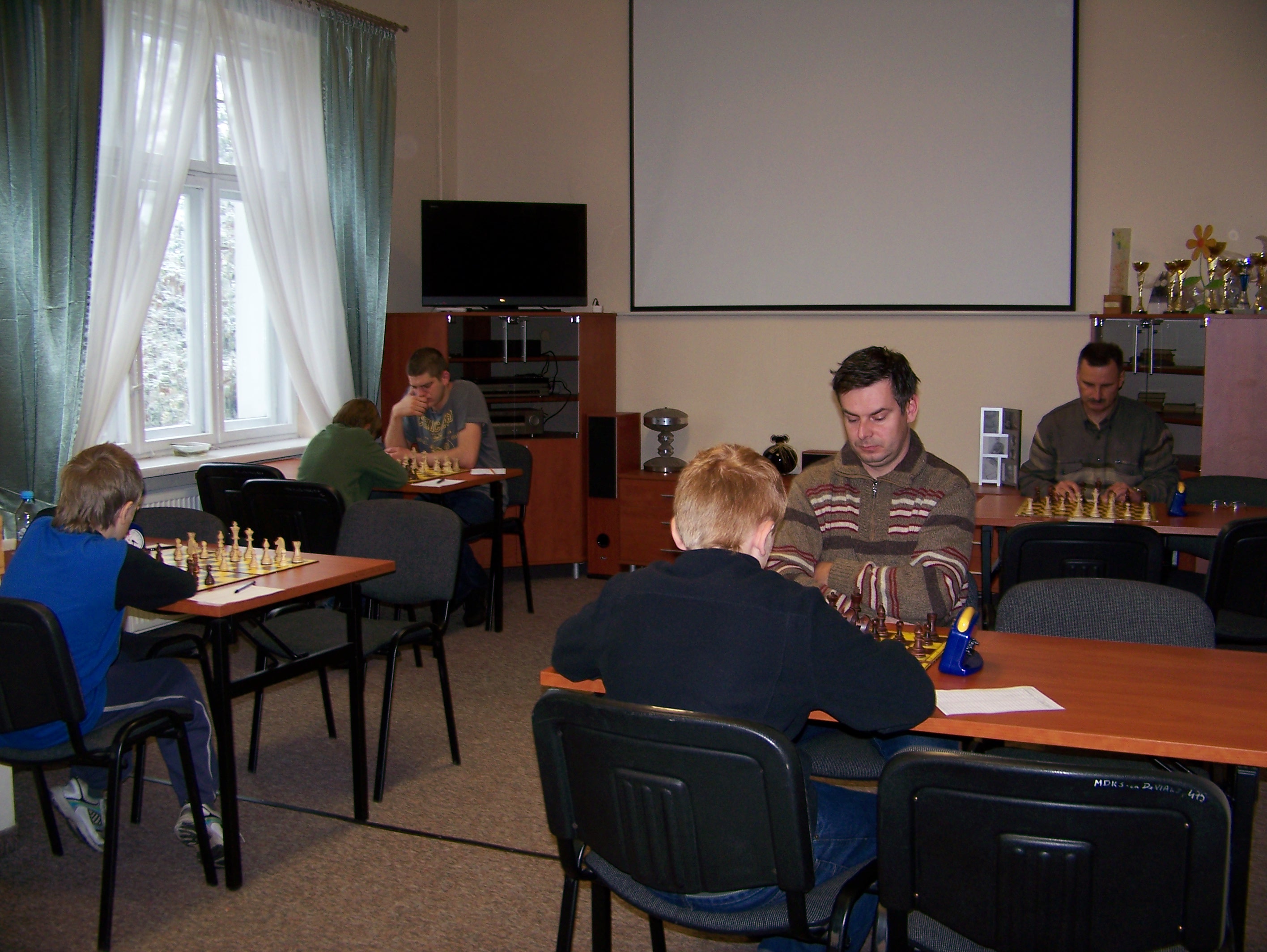 Juniorzy kontra seniorzy w I rundzie Ligi Okręgowej, Świdnica, 27.10.2012